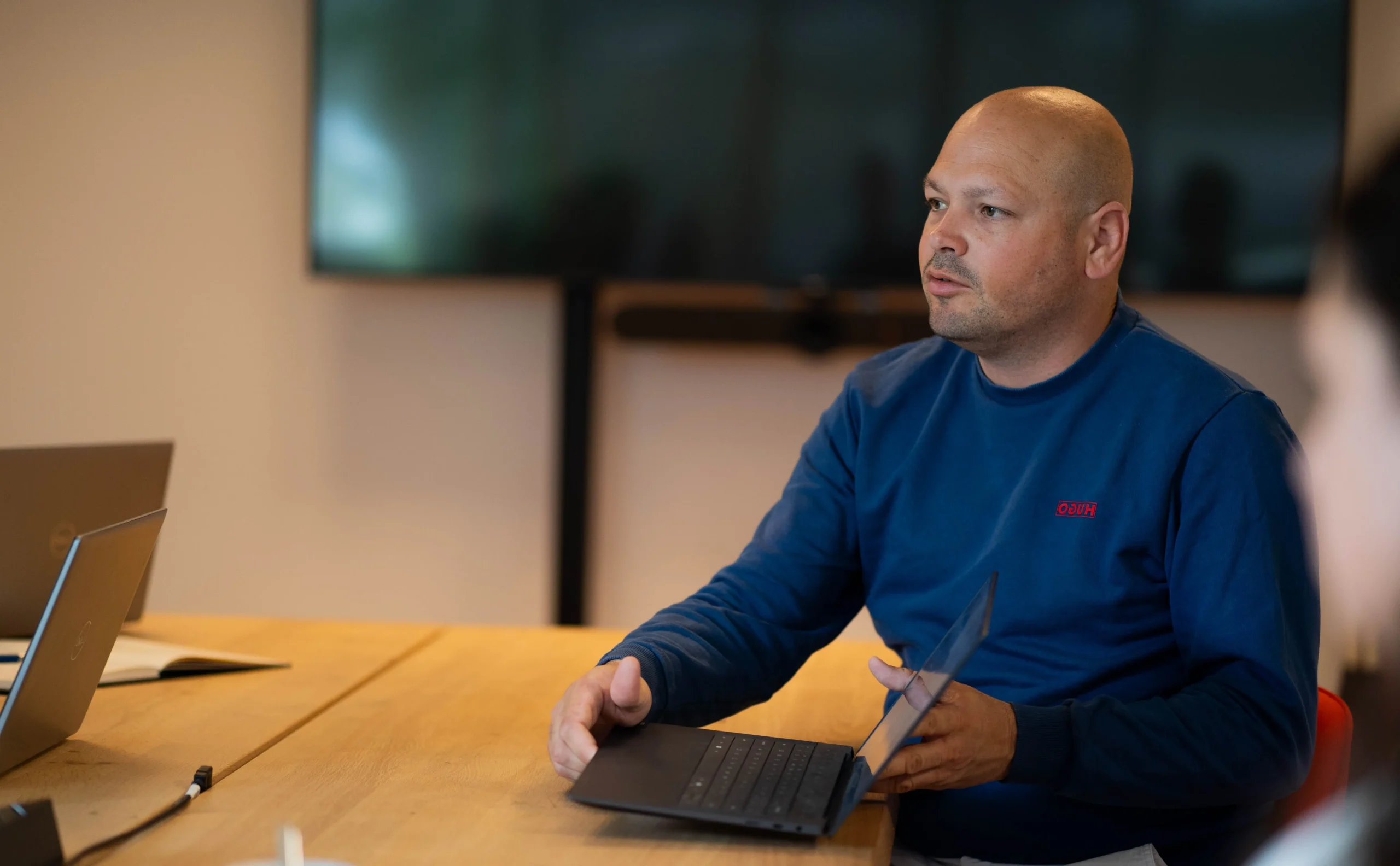 robbert die wat uitlegt